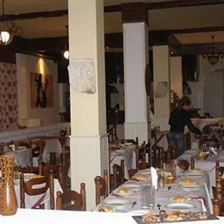 Otel Pantheon Hall Mesongí