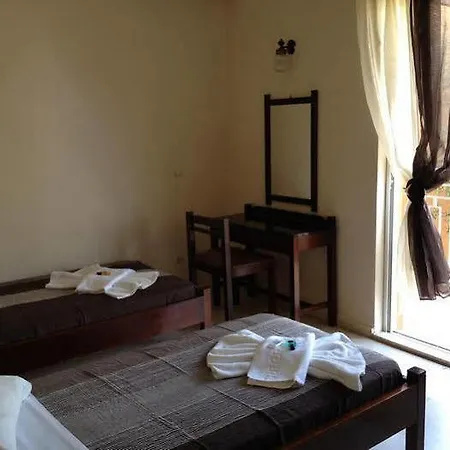 Otel Pantheon Hall 2*