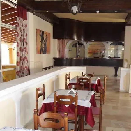 Otel Pantheon Hall 2*
